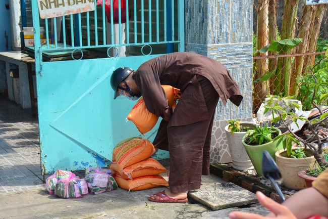 Continuing to support people in need in the Covid-19 pandemic of Hoang Phap Pagoda (series 4)